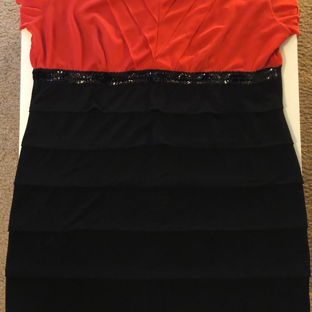 Black and Coral ruffle dress - Picture 5 of 5